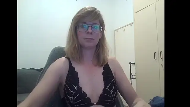 Snapshot of SavannaGirly chatting on December 16, 2025, 10:08 am SavannaGirly online show from December 16, 2025, 10:08 am