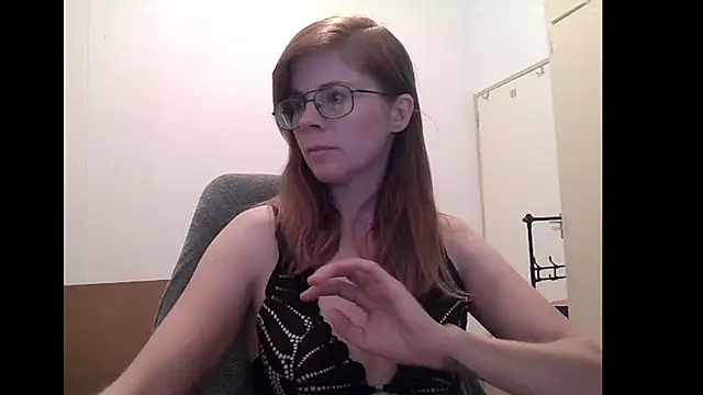Snapshot of SavannaGirly chatting on May 20, 2026, 6:54 am SavannaGirly online show from May 20, 2026, 6:54 am