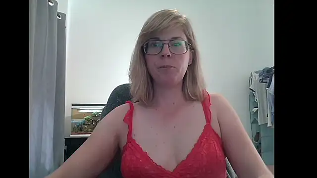 Snapshot of SavannaGirly chatting on March 7, 2025, 10:24 am SavannaGirly online show from March 7, 2025, 10:24 am