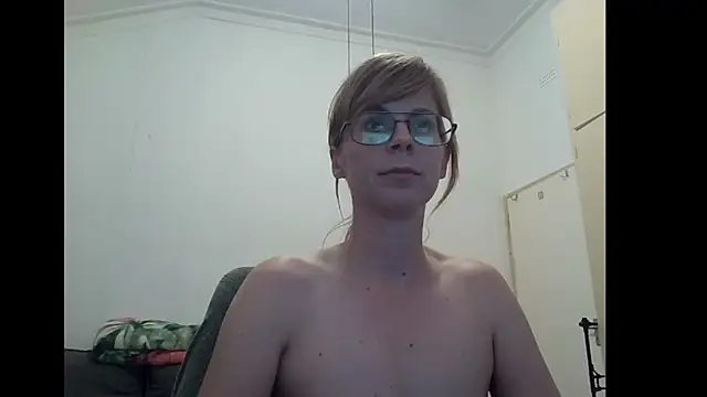 Snapshot of SavannaGirly chatting on November 17, 2025, 7:51 pm SavannaGirly online show from November 17, 2025, 7:51 pm