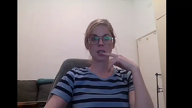 Snapshot of SavannaGirly chatting on September 17, 2025, 6:59 am SavannaGirly online show from September 17, 2025, 6:59 am