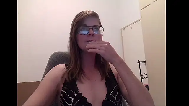 Snapshot of SavannaGirly chatting on May 5, 2026, 4:43 pm SavannaGirly online show from May 5, 2026, 4:43 pm