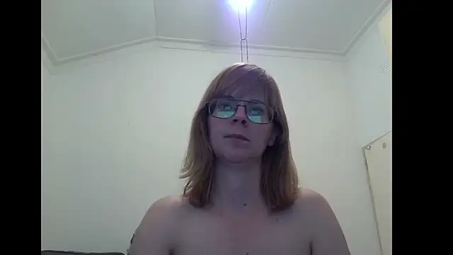 Snapshot of SavannaGirly chatting on October 14, 2025, 9:47 pm SavannaGirly online show from October 14, 2025, 9:47 pm