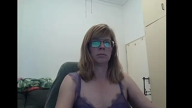 Snapshot of SavannaGirly chatting on November 27, 2025, 10:16 am SavannaGirly online show from November 27, 2025, 10:16 am