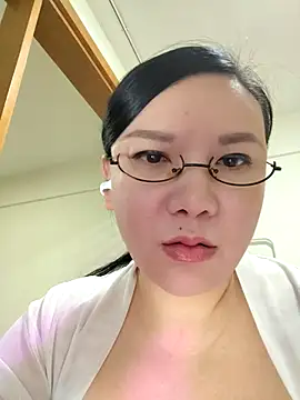 Snapshot of LILYsweetfcup chatting on November 22, 2025, 1:32 pm LILYsweetfcup online show from November 22, 2025, 1:32 pm