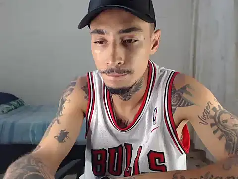 Snapshot of emiliano_hottt chatting on September 29, 2025, 9:09 pm emiliano hottt online show from September 29, 2025, 9:09 pm