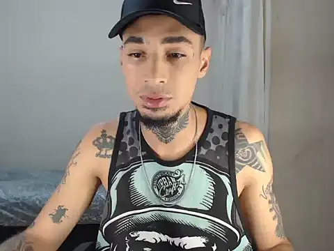 Snapshot of emiliano_hottt chatting on December 15, 2024, 9:56 am emiliano hottt online show from December 15, 2024, 9:56 am