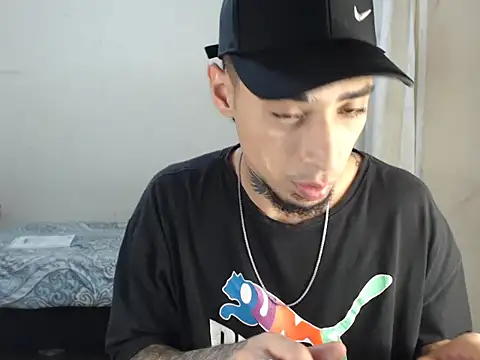 Snapshot of emiliano_hottt chatting on January 28, 2025, 11:39 pm emiliano hottt online show from January 28, 2025, 11:39 pm