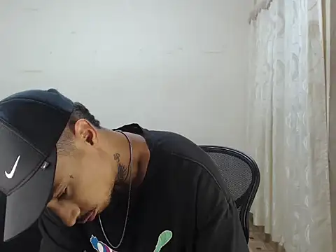 Snapshot of emiliano_hottt chatting on October 12, 2025, 3:57 pm emiliano hottt online show from October 12, 2025, 3:57 pm