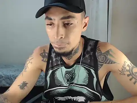 Snapshot of emiliano_hottt chatting on December 15, 2024, 4:37 pm emiliano hottt online show from December 15, 2024, 4:37 pm