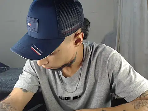 Snapshot of emiliano_hottt chatting on March 9, 2025, 3:43 am emiliano hottt online show from March 9, 2025, 3:43 am