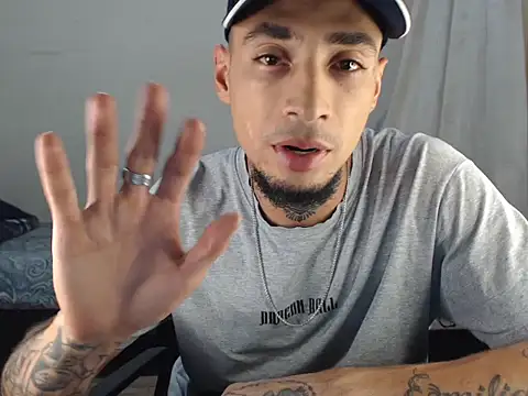 Snapshot of emiliano_hottt chatting on March 9, 2025, 7:12 am emiliano hottt online show from March 9, 2025, 7:12 am