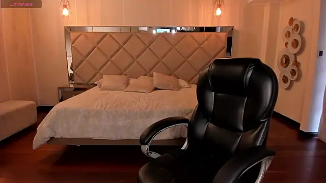 Snapshot of MaryLewis_ chatting on February 15, 2026, 12:48 pm MaryLewis online show from February 15, 2026, 12:48 pm