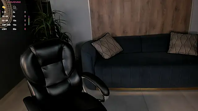 Snapshot of MaryLewis_ chatting on January 6, 2026, 12:20 pm MaryLewis online show from January 6, 2026, 12:20 pm