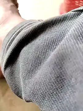 Snapshot of pariraj001 chatting on September 25, 2025, 4:29 am pariraj001 online show from September 25, 2025, 4:29 am