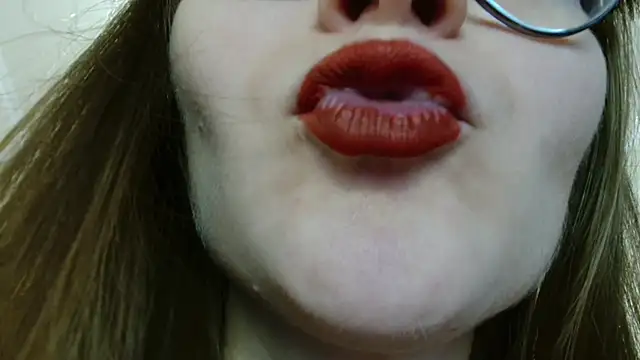 Snapshot of KiraGoldens chatting on October 26, 2025, 5:41 am KiraGoldens online show from October 26, 2025, 5:41 am