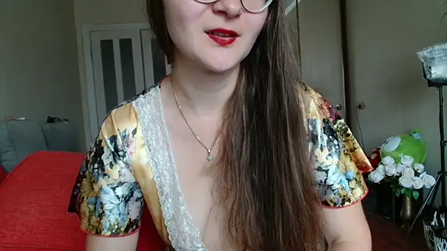 KiraGoldens online show from July 29, 2026, 6:34 am