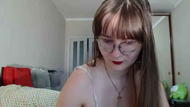 KiraGoldens online show from April 13, 2026, 6:28 am