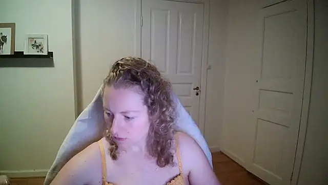 Snapshot of Girlnina-1995 chatting on November 25, 2025, 4:07 pm Girlnina-1995 online show from November 25, 2025, 4:07 pm