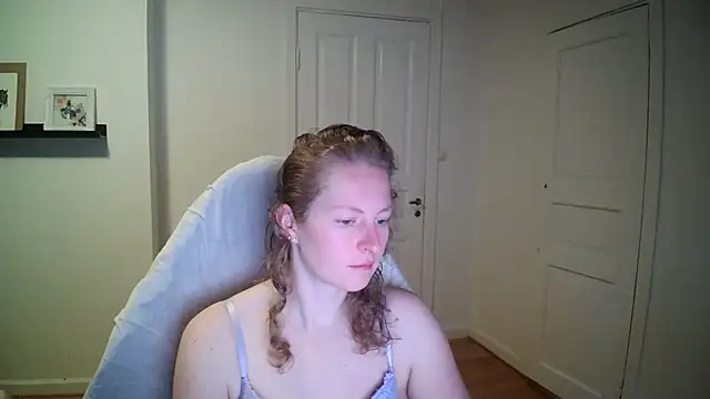 Snapshot of Girlnina-1995 chatting on December 1, 2025, 9:43 am Girlnina-1995 online show from December 1, 2025, 9:43 am