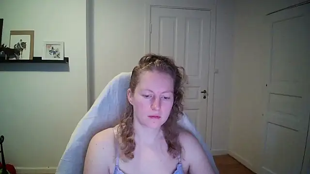 Snapshot of Girlnina-1995 chatting on November 18, 2025, 8:50 am Girlnina-1995 online show from November 18, 2025, 8:50 am