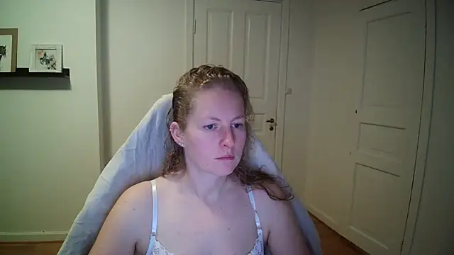 Snapshot of Girlnina-1995 chatting on October 30, 2025, 9:29 am Girlnina-1995 online show from October 30, 2025, 9:29 am