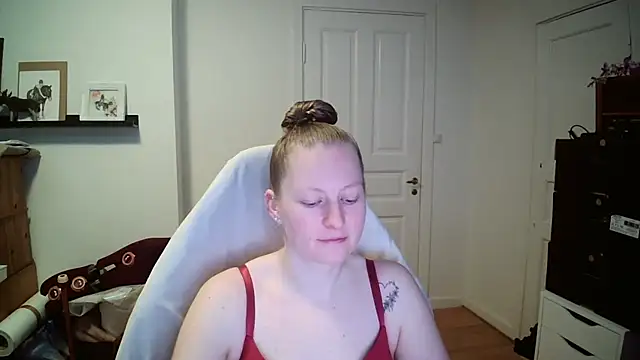 Girlnina-1995 online show from February 19, 2026, 10:12 am