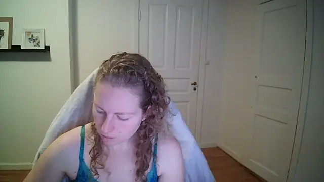 Snapshot of Girlnina-1995 chatting on November 4, 2025, 8:51 am Girlnina-1995 online show from November 4, 2025, 8:51 am