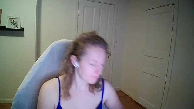 Snapshot of Girlnina-1995 chatting on December 3, 2025, 10:36 am Girlnina-1995 online show from December 3, 2025, 10:36 am