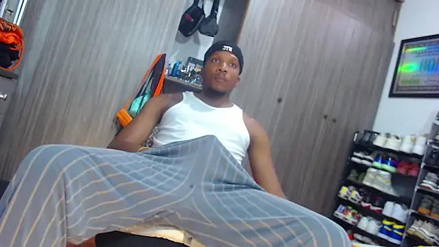 Snapshot of bigdickxblackx chatting on May 5, 2026, 10:35 pm bigdickxblackx online show from May 5, 2026, 10:35 pm