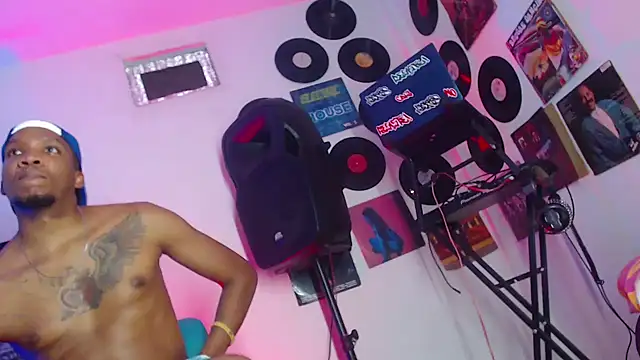 Snapshot of bigdickxblackx chatting on February 11, 2025, 2:14 am bigdickxblackx online show from February 11, 2025, 2:14 am