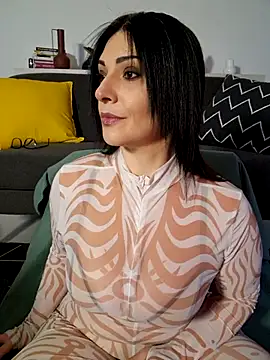 AryaSummersReal online show from April 7, 2026, 7:32 am