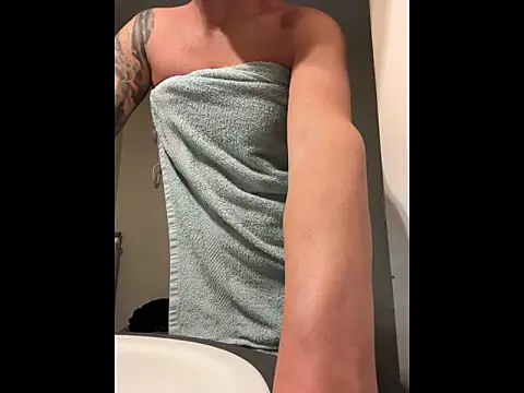 Jsummersxx online show from December 3, 2025, 1:32 pm