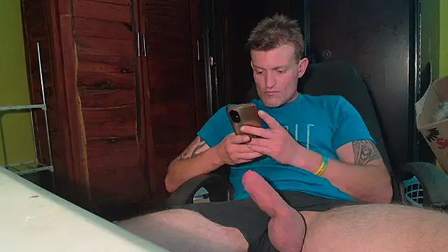 Snapshot of the-billy-blue chatting on December 19, 2025, 9:00 am the-billy-blue online show from December 19, 2025, 9:00 am