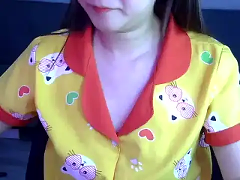 Snapshot of Bee_2k chatting on November 12, 2025, 4:49 am Bee 2k online show from November 12, 2025, 4:49 am