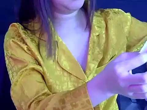 Snapshot of Bee_2k chatting on November 29, 2025, 4:56 am Bee 2k online show from November 29, 2025, 4:56 am