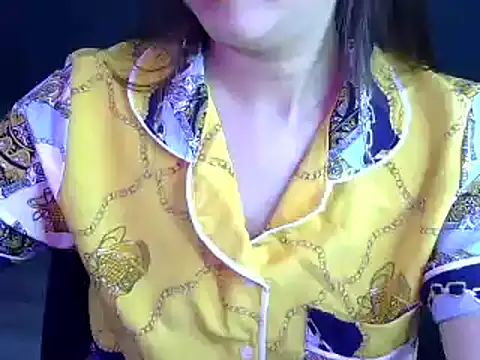 Snapshot of Bee_2k chatting on November 4, 2025, 4:49 am Bee 2k online show from November 4, 2025, 4:49 am