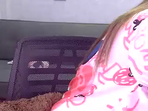 Snapshot of Bee_2k chatting on March 22, 2025, 4:24 am Bee 2k online show from March 22, 2025, 4:24 am