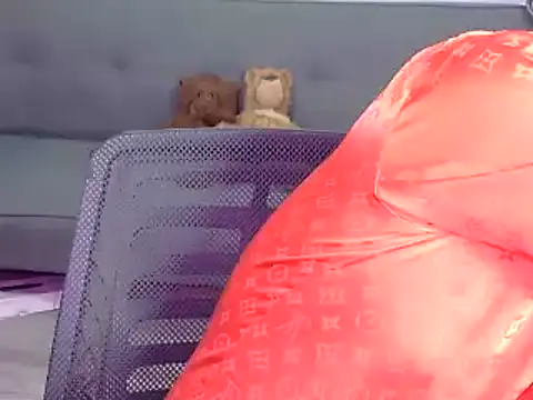 Snapshot of Bee_2k chatting on October 7, 2025, 4:35 am Bee 2k online show from October 7, 2025, 4:35 am