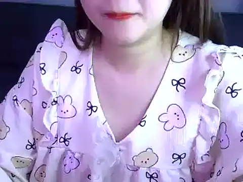 Snapshot of Bee_2k chatting on December 2, 2025, 4:47 am Bee 2k online show from December 2, 2025, 4:47 am