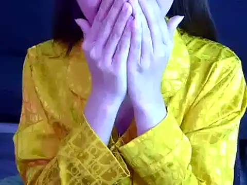 Snapshot of Bee_2k chatting on November 15, 2025, 4:49 am Bee 2k online show from November 15, 2025, 4:49 am