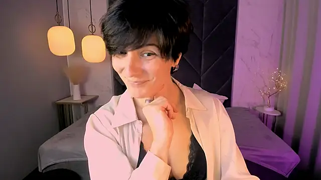 LorenDaze online show from October 18, 2025, 1:57 pm