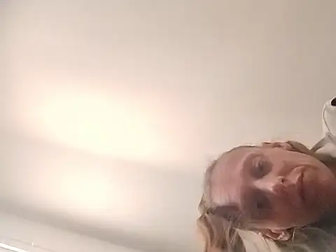 eatmeplease44 online show from September 27, 2025, 7:09 pm