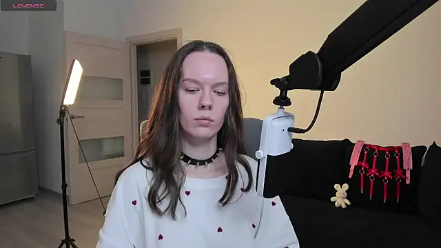 Snapshot of DivineBite chatting on February 20, 2026, 2:30 pm DivineBite online show from February 20, 2026, 2:30 pm