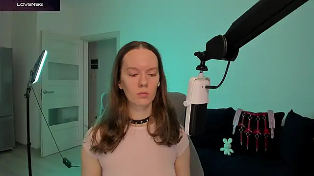 Snapshot of DivineBite chatting on February 22, 2026, 1:35 pm DivineBite online show from February 22, 2026, 1:35 pm