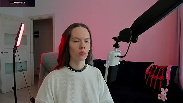 Snapshot of DivineBite chatting on February 18, 2026, 1:29 pm DivineBite online show from February 18, 2026, 1:29 pm