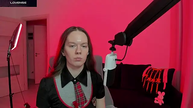 Snapshot of DivineBite chatting on February 19, 2026, 5:32 pm DivineBite online show from February 19, 2026, 5:32 pm