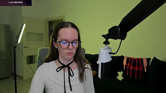 Snapshot of DivineBite chatting on February 26, 2026, 5:57 pm DivineBite online show from February 26, 2026, 5:57 pm