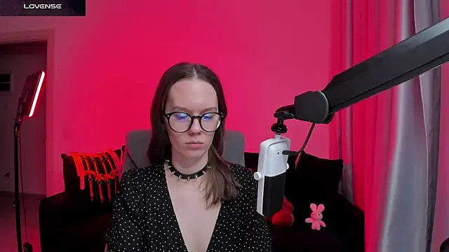 Snapshot of DivineBite chatting on February 10, 2026, 5:45 pm DivineBite online show from February 10, 2026, 5:45 pm