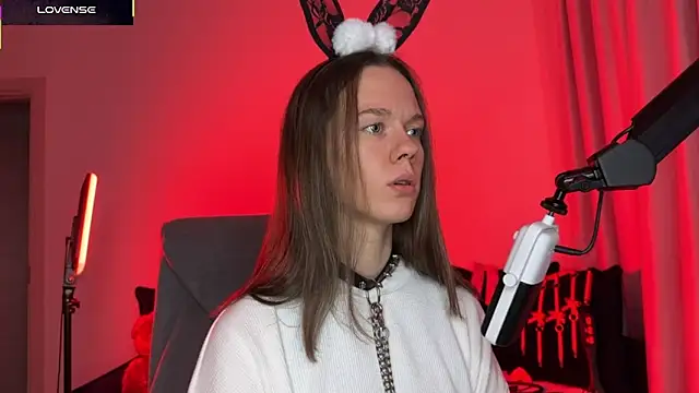 Snapshot of DivineBite chatting on October 30, 2025, 5:10 pm DivineBite online show from October 30, 2025, 5:10 pm